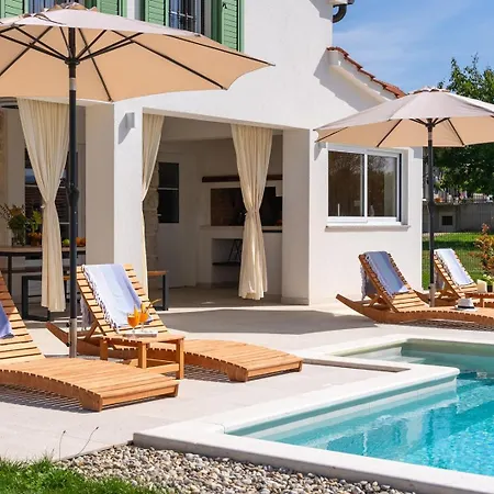 Villa New 2-bedroom Providenca Bajagic